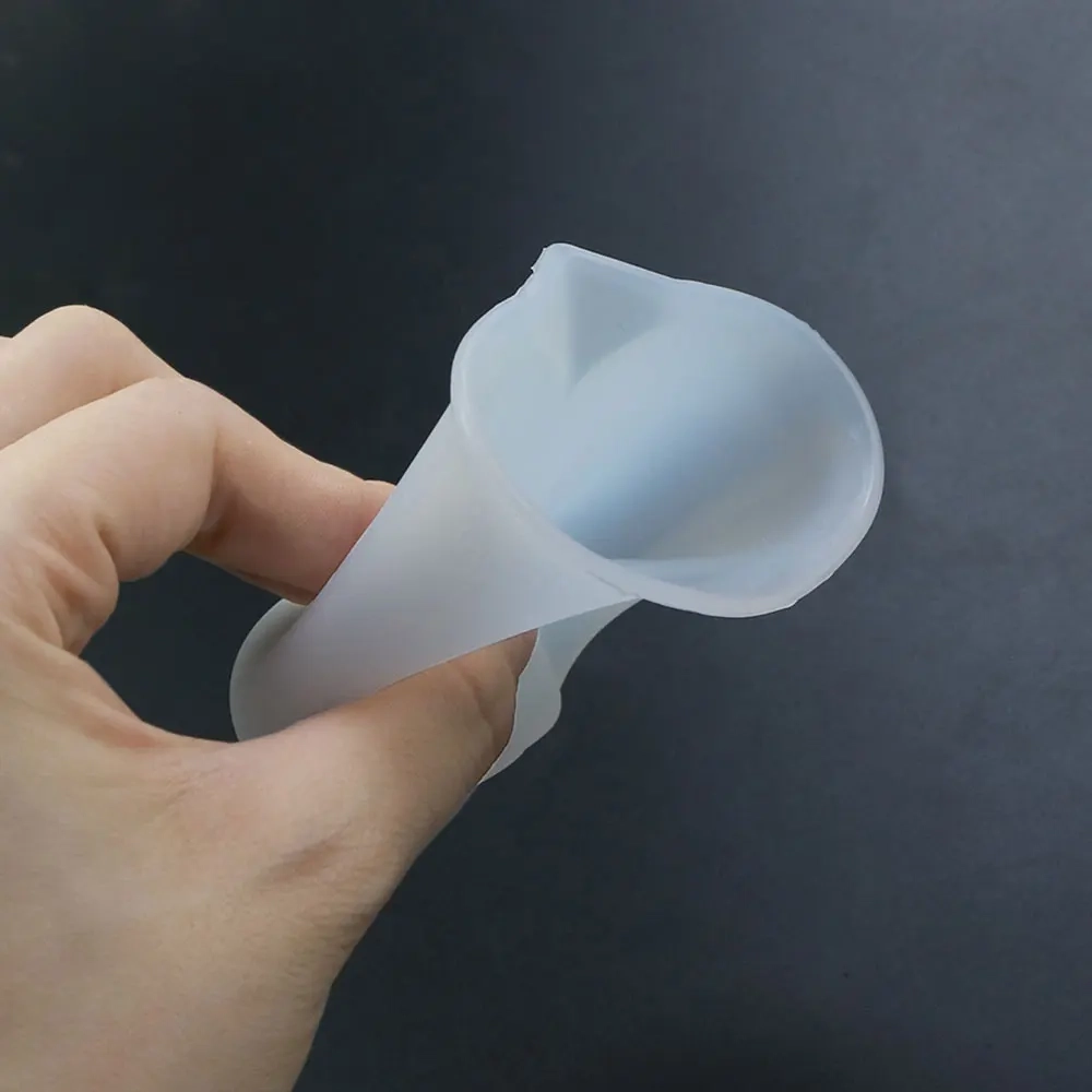 Silicone Measuring Cup with Scale - Image 4